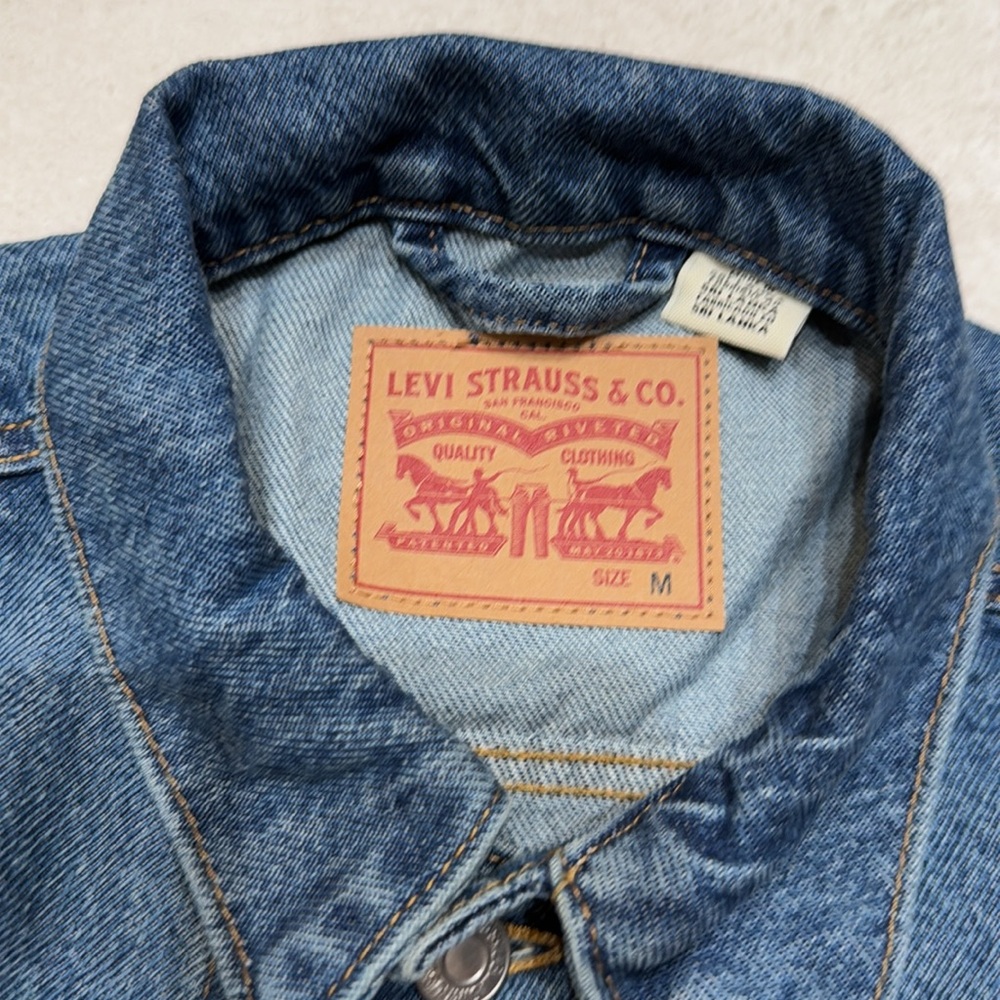 Levi’s Women Denim Jacket - Picture 4 of 5